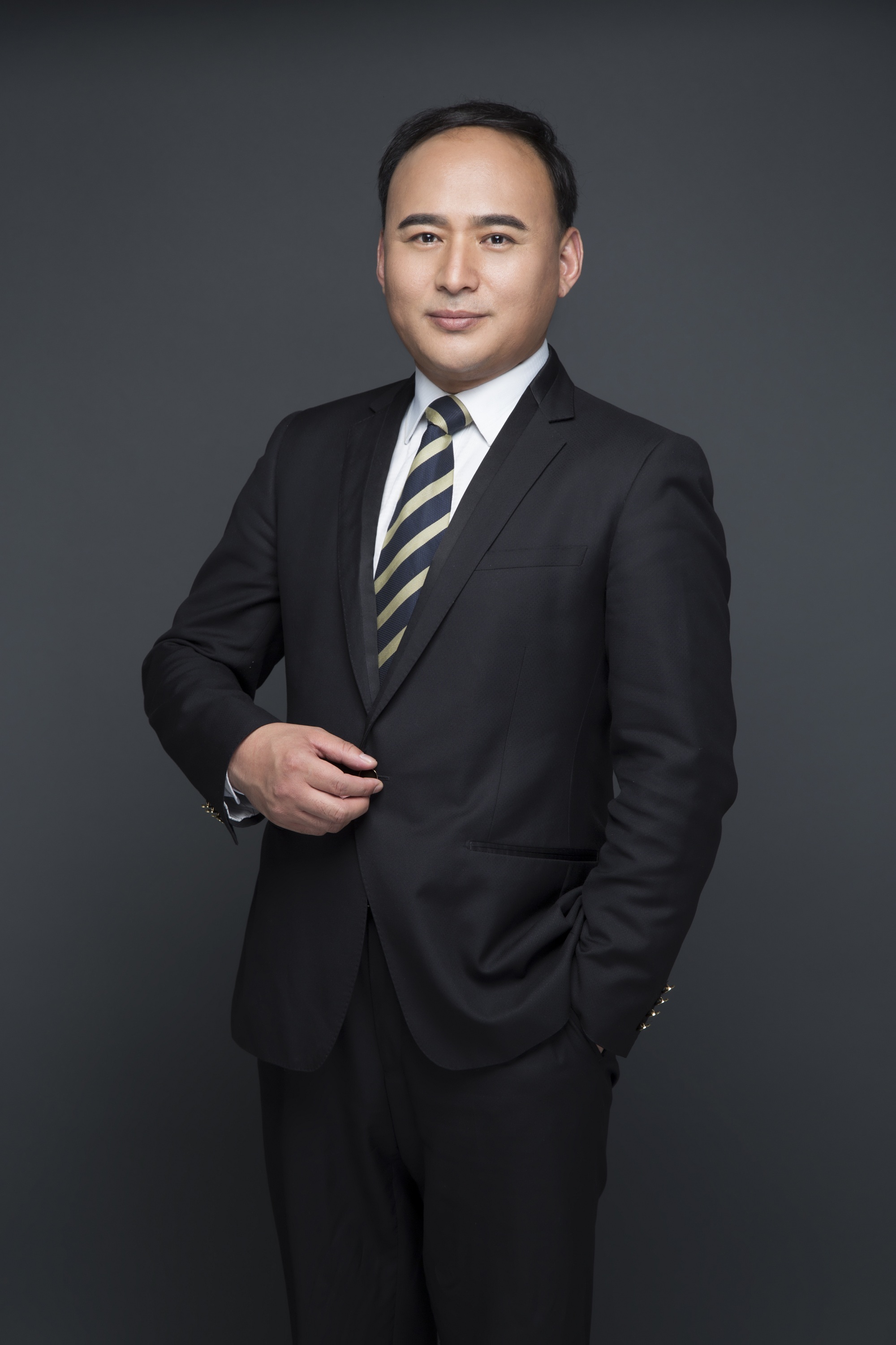 姜水英 视觉与舞美负责人